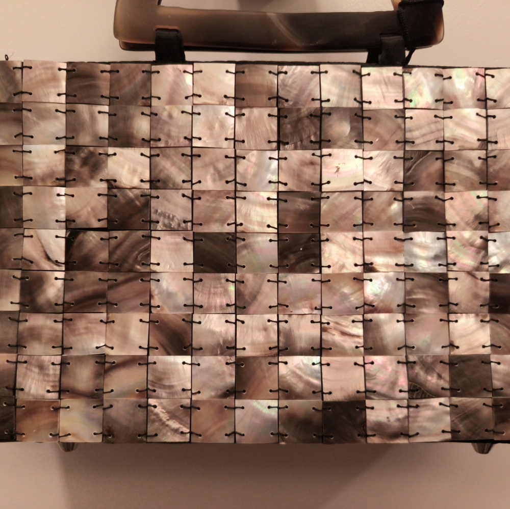 Mother of Pearl Abalone Shell Purse - Picture 2 of 5